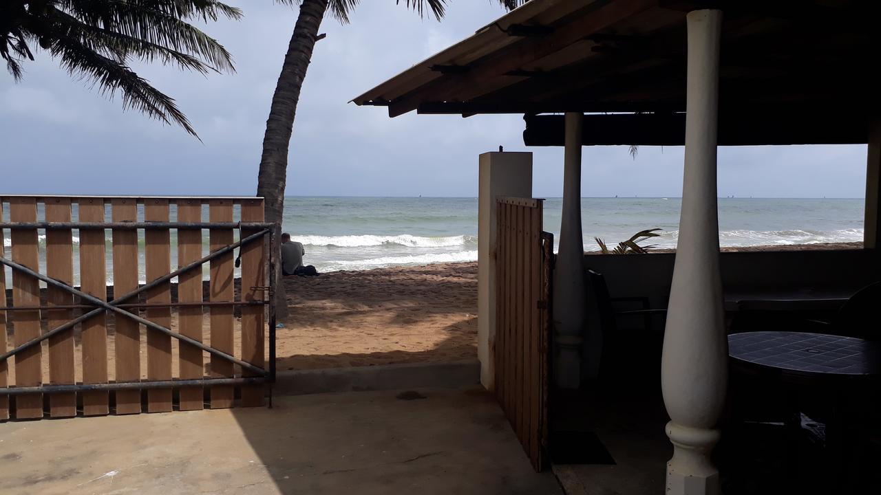 Anicia Beach House Негомбо Екстериор снимка